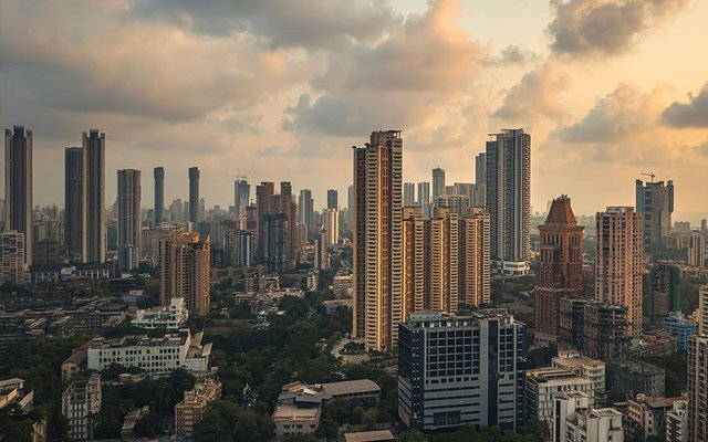 Auf dem Foto ist Mumbai zu sehen, eine Megacity in Indien.