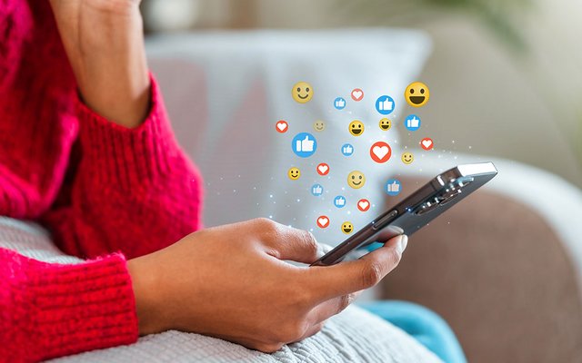 Was dir online angezeigt wird, ist kein Zufall – Algorithmen wählen aus, was sie dir zeigen und was im Hintergrund bleibt.