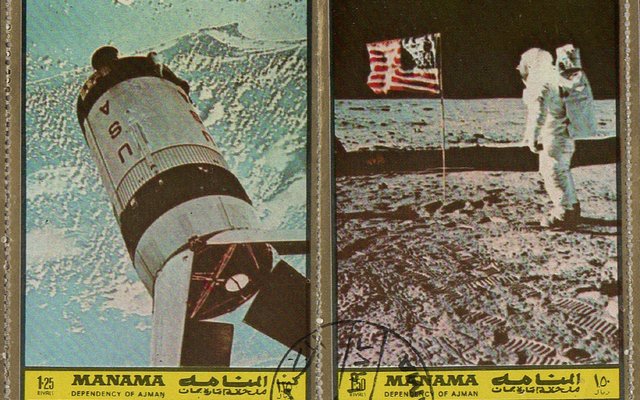 Diese Briefmarken zeigen Bilder des ersten bemannten Raumflugs zum Mond.