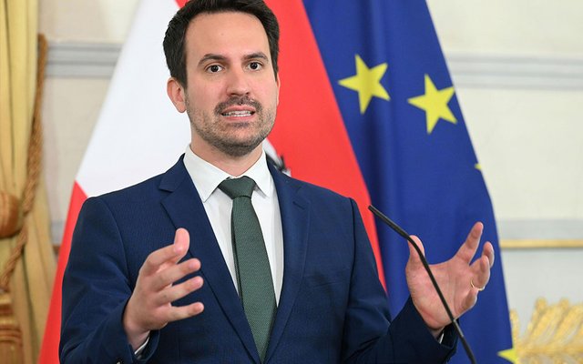 Bildungsminister Christoph Wiederkehr (NEOS) führt in der Oberstufe zwei neue Fächer ein.